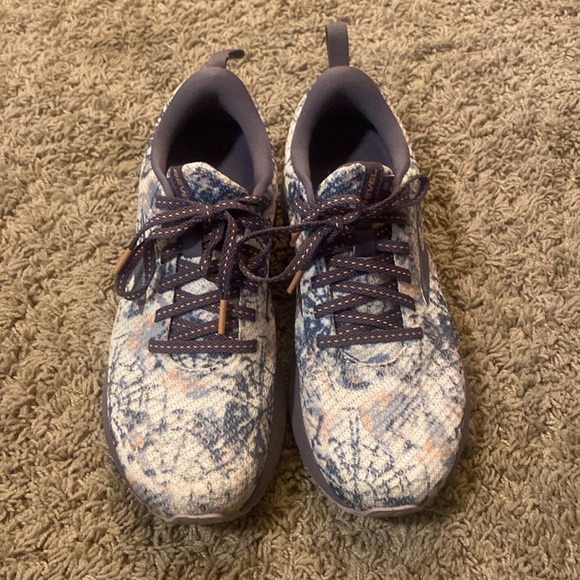 Like new Brooks running shoes - Picture 2 of 5